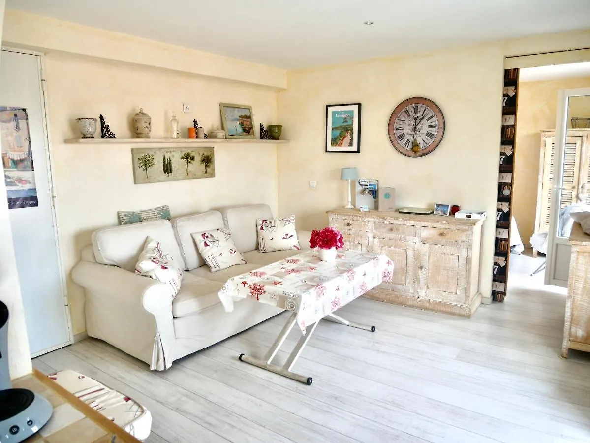 Appartement La Caravelle Vue Mer et Wifi à Le Lavandou