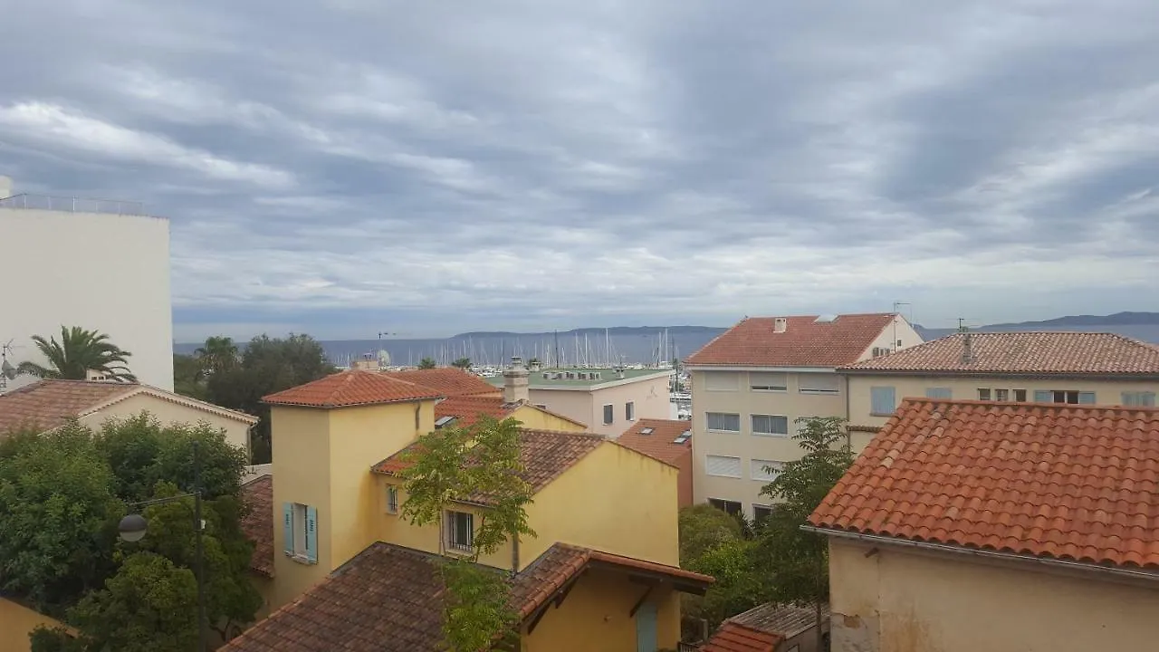 Appartement La Caravelle Vue Mer et Wifi à Le Lavandou France